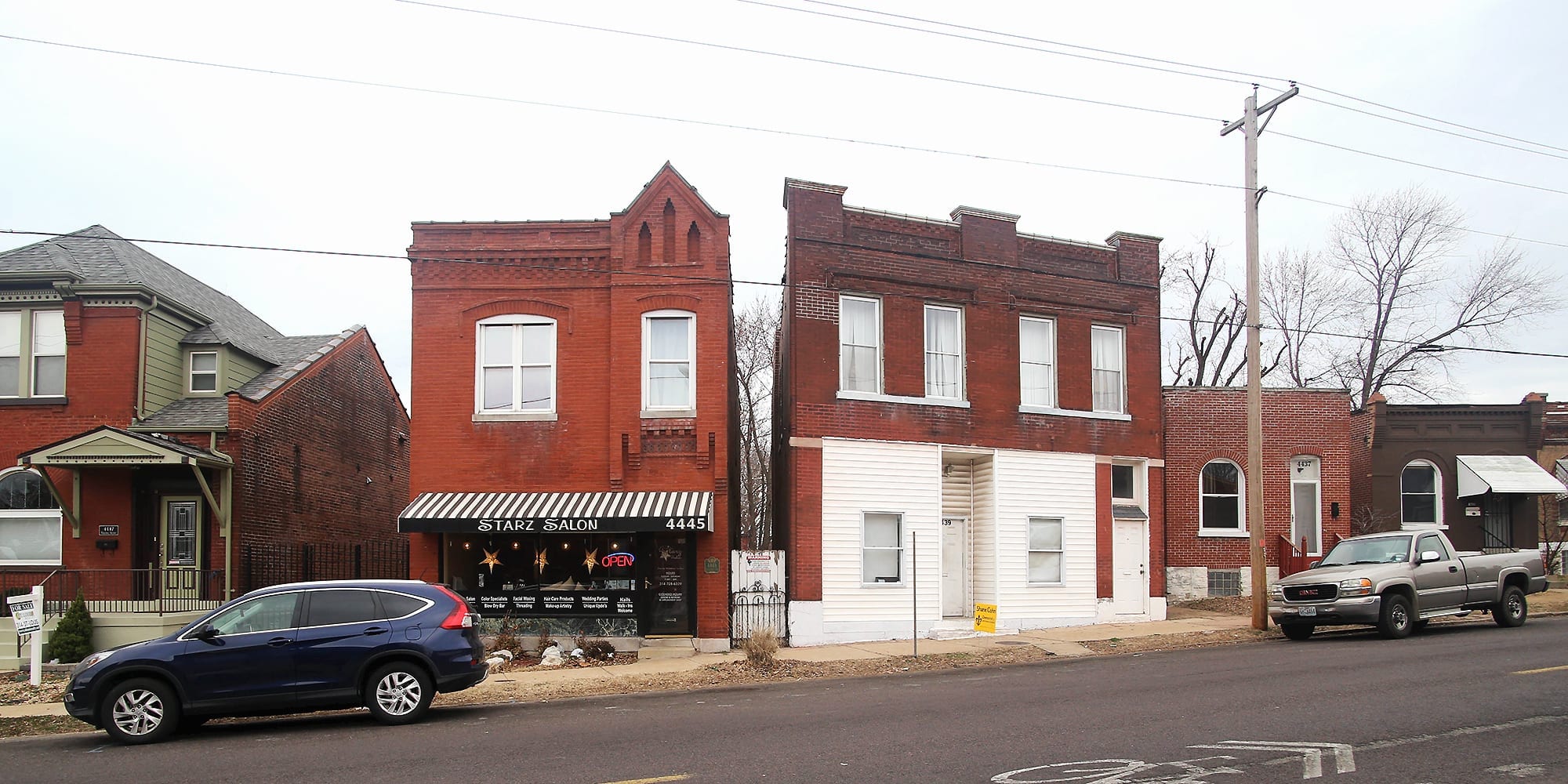 Starz Salon on the 4400 block of Virginia Avenue in Dutchtown. Photo by Paul Sableman.